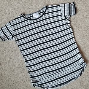 ❤ 4/$20 Lularoe Black and White Striped Gracie